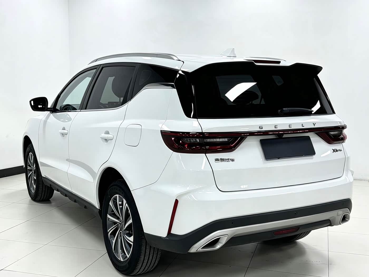 Geely Emgrand X6 1.4 л 2022 г. Белый, пробег 45000 км