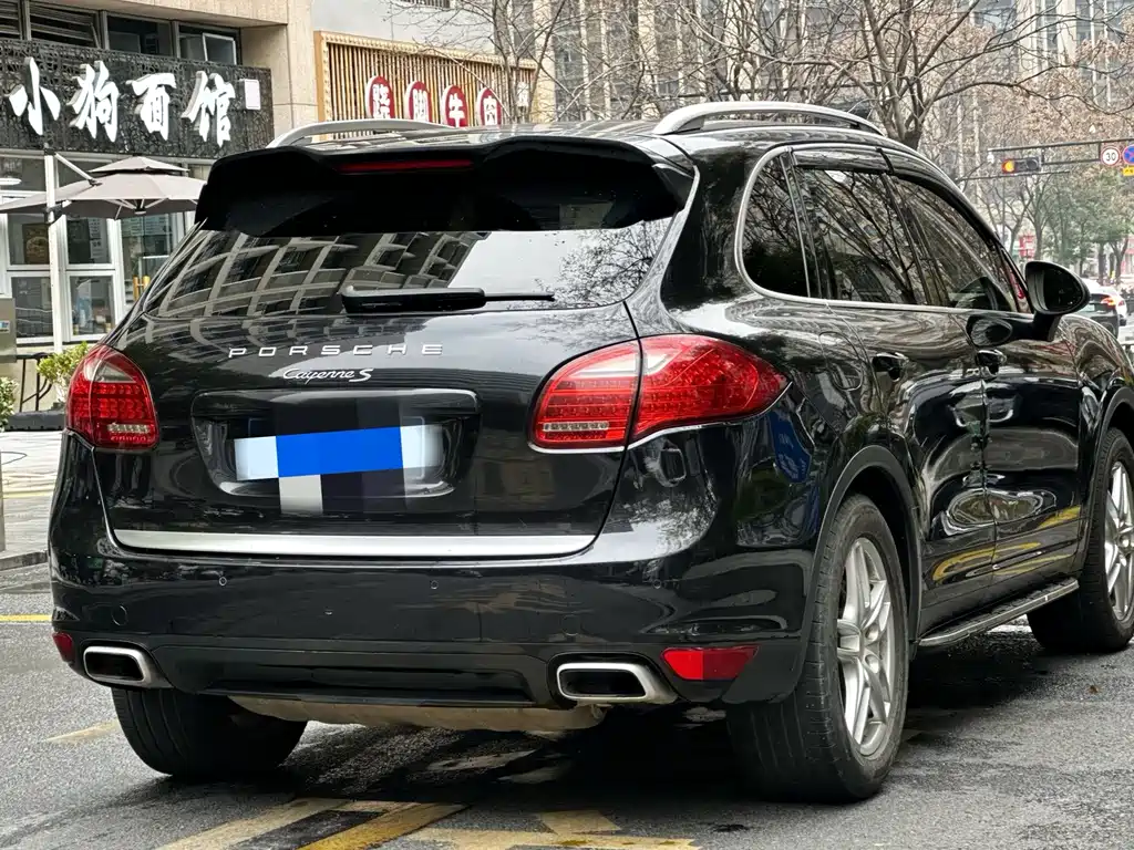 Porsche Cayenne — миниатюра 3