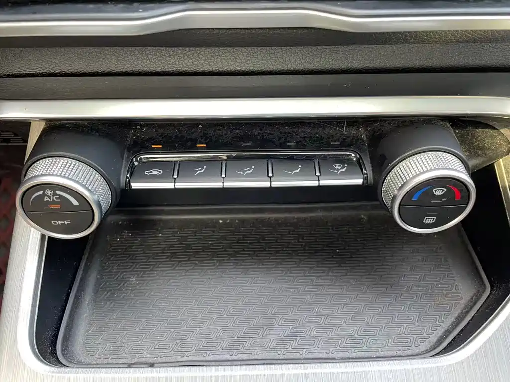 Geely Binyue — миниатюра 18