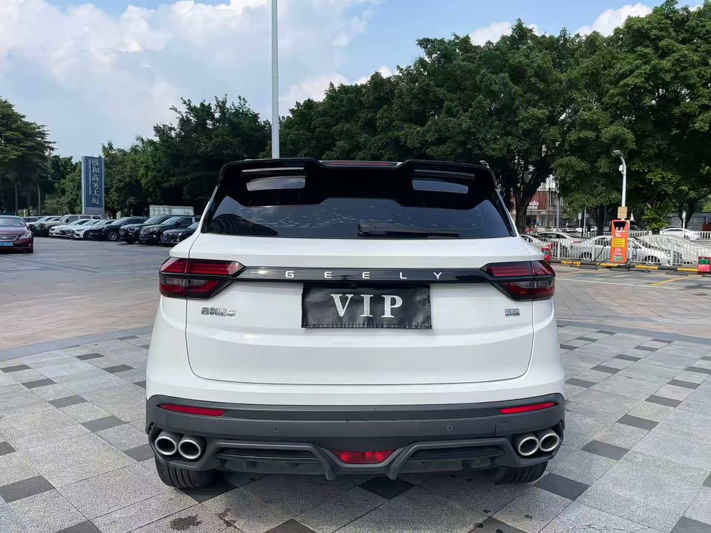 Geely Binyue 1.4 л 2022 г. Белый, пробег 31000 км