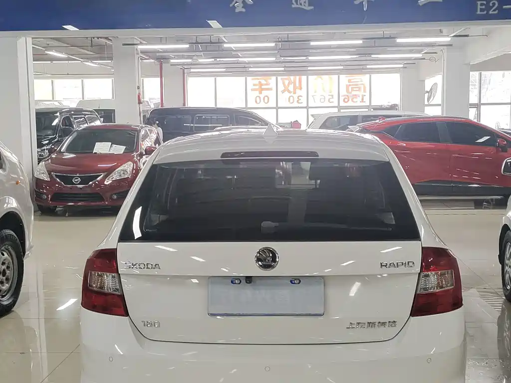Skoda Rapid Spaceback — миниатюра 12