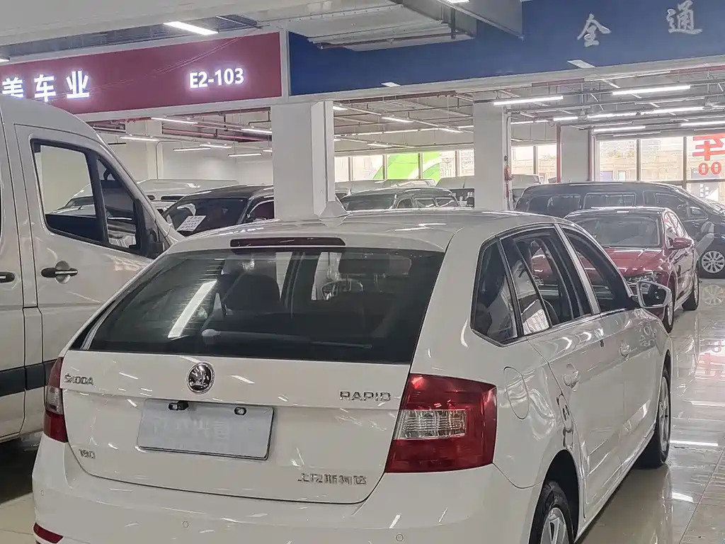Skoda Rapid Spaceback — миниатюра 11