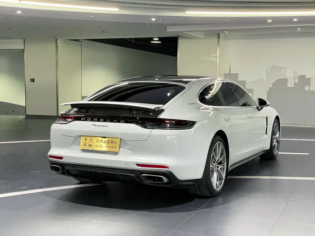 PORSCHE PANAMERA