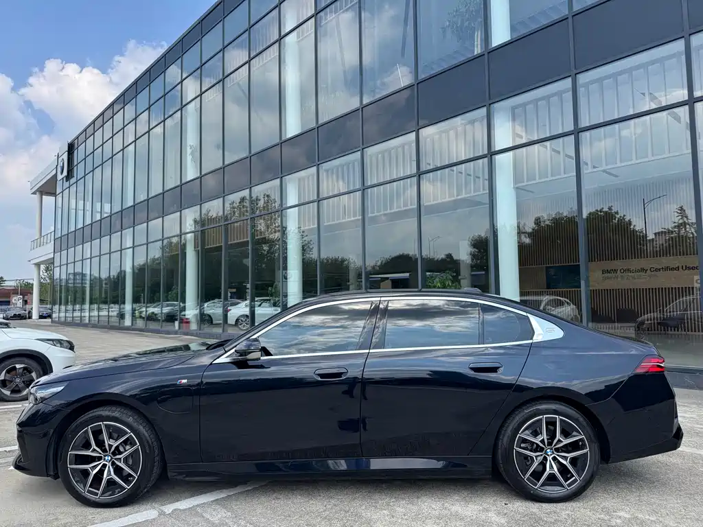 BMW i5 — миниатюра 3