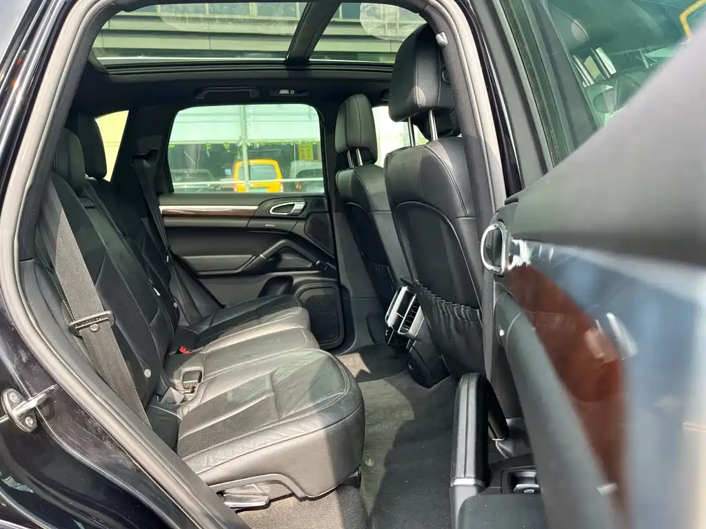 Porsche Cayenne — миниатюра 19