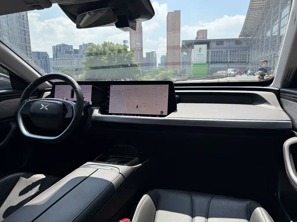 XPeng P7 — миниатюра 10