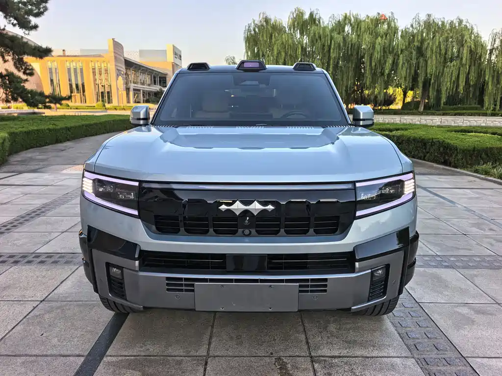Fang Cheng Bao Leopard 8