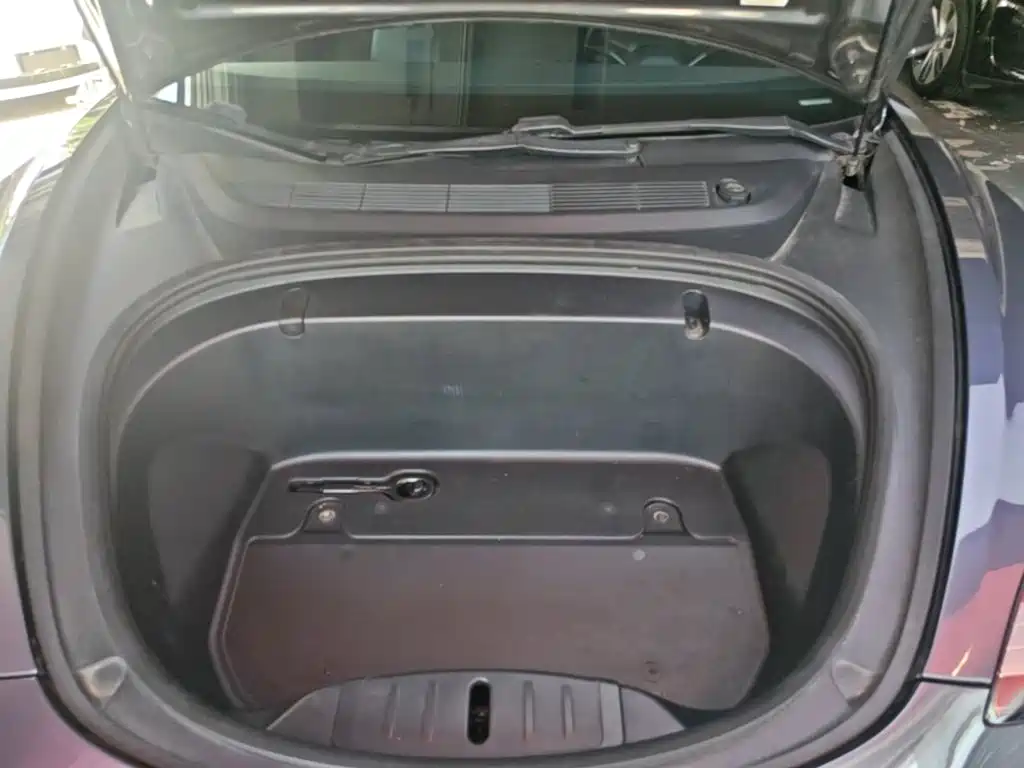 Tesla Model 3 — миниатюра 20