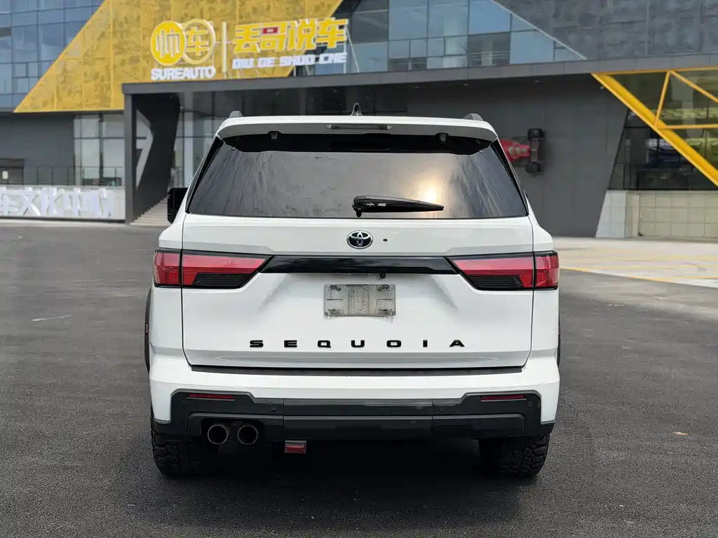 Toyota Sequoia — миниатюра 5