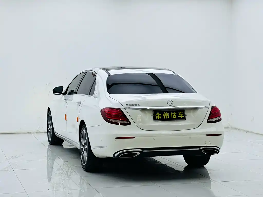 Mercedes-Benz E-Class — миниатюра 5