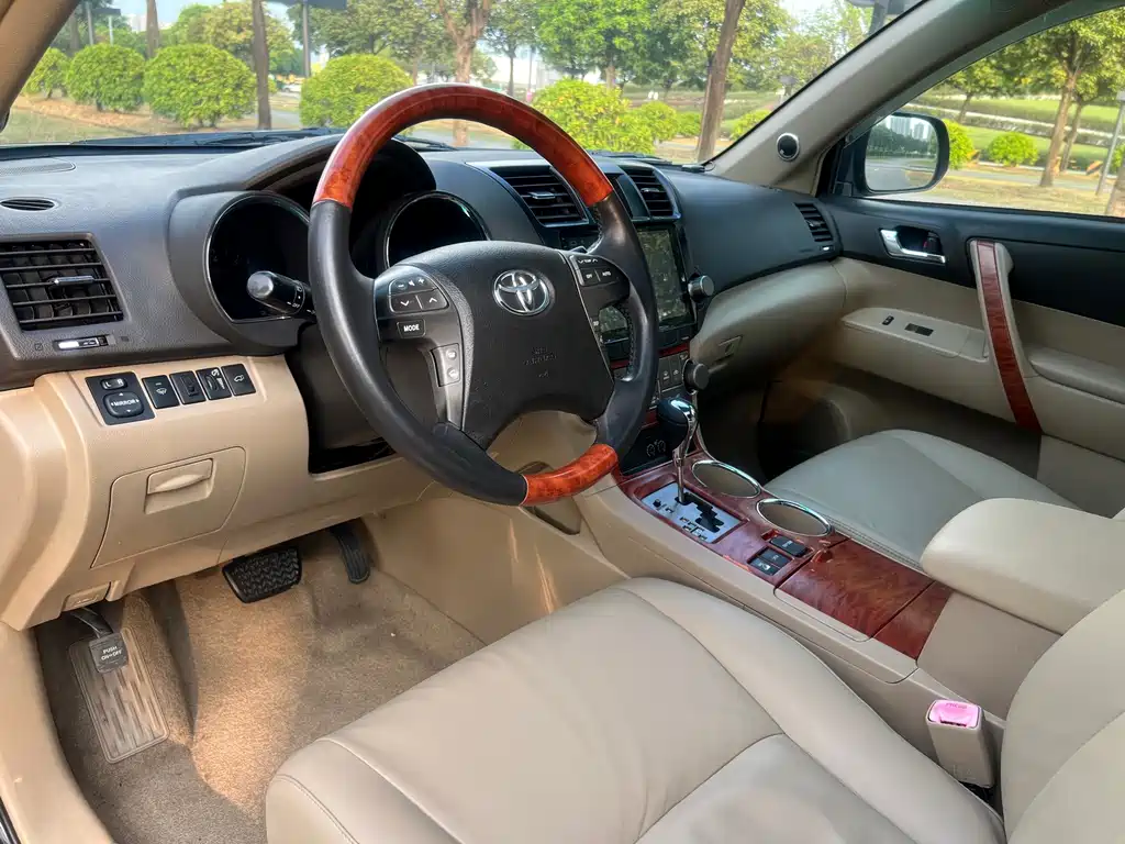 Toyota Highlander (Import) — миниатюра 12