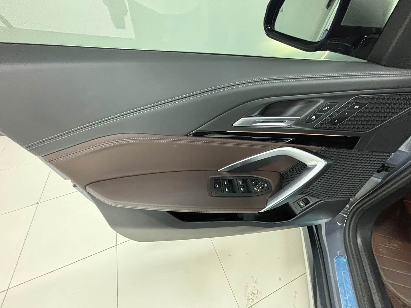 BMW X1 1.5 л 2023 г. Серебристо-серый, пробег 13000 км