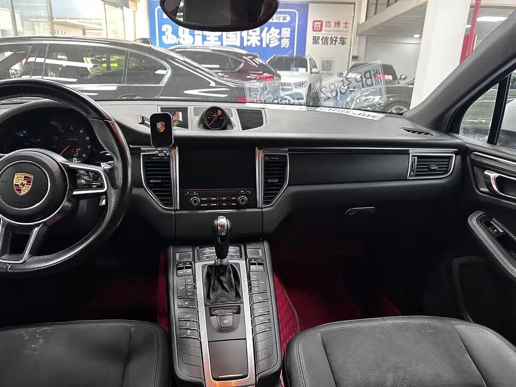 Porsche Macan — миниатюра 7