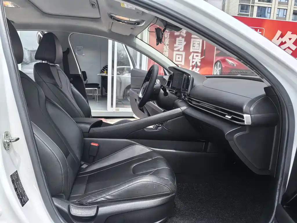Hyundai Elantra — миниатюра 9