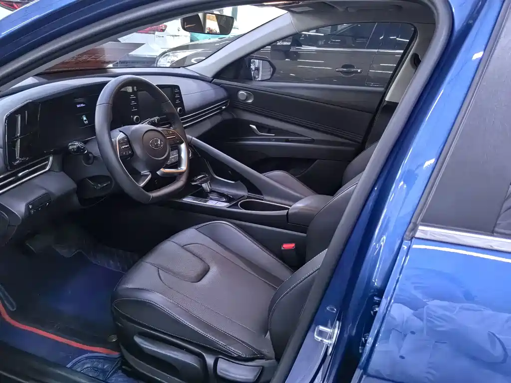 Hyundai Elantra — миниатюра 7