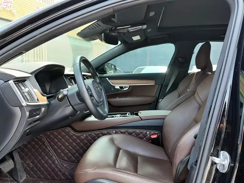 Volvo S90 PHEV — миниатюра 5
