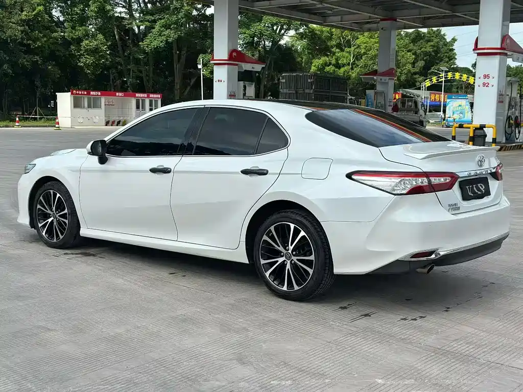 Toyota Camry — миниатюра 4