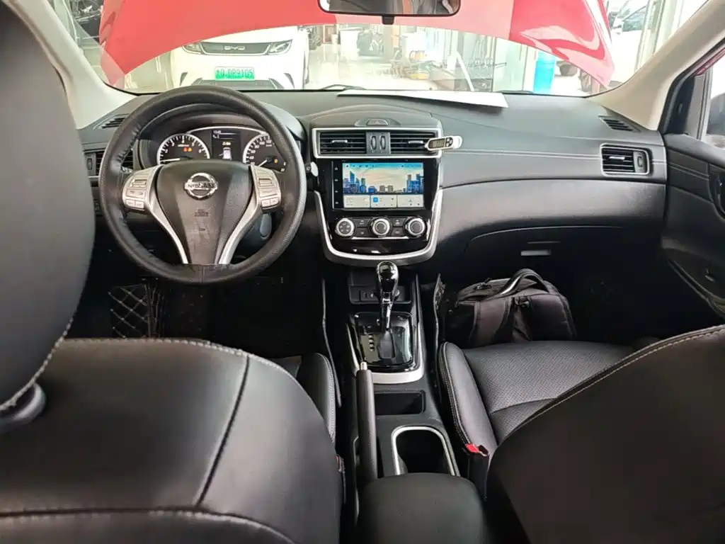 Nissan Tiida — миниатюра 10