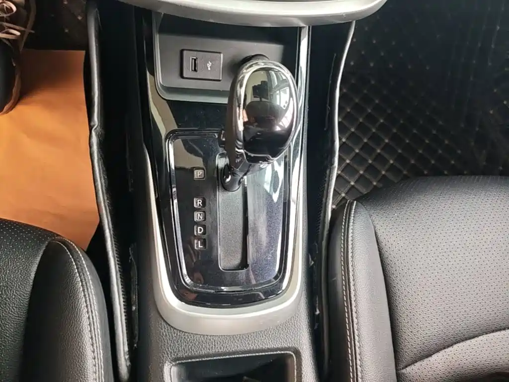 Nissan Tiida — миниатюра 14