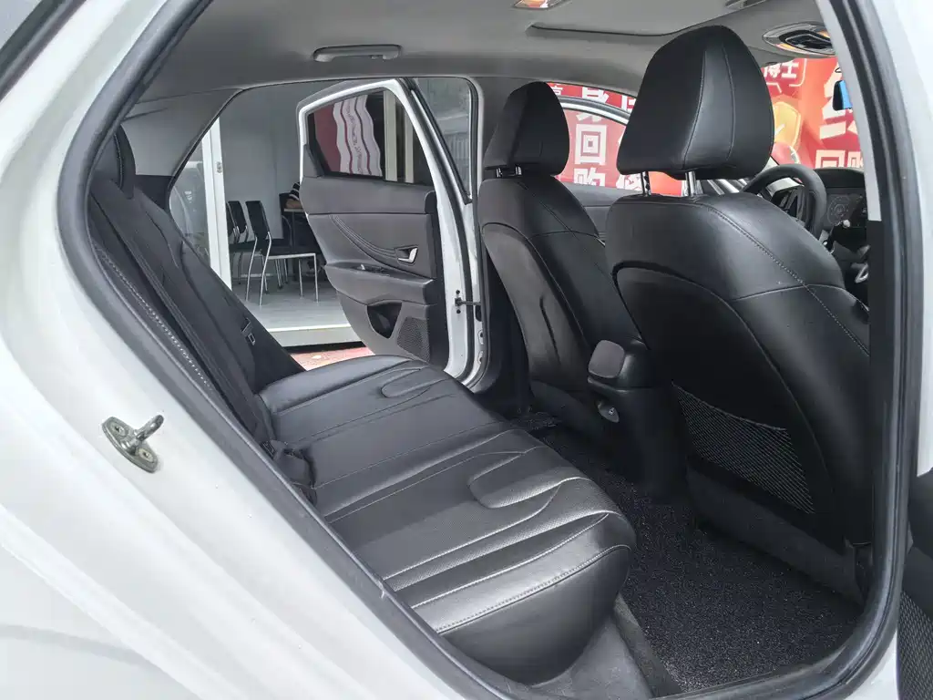 Hyundai Elantra — миниатюра 11