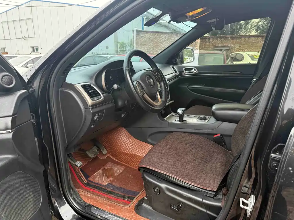 Jeep Grand Cherokee (Import) — миниатюра 7