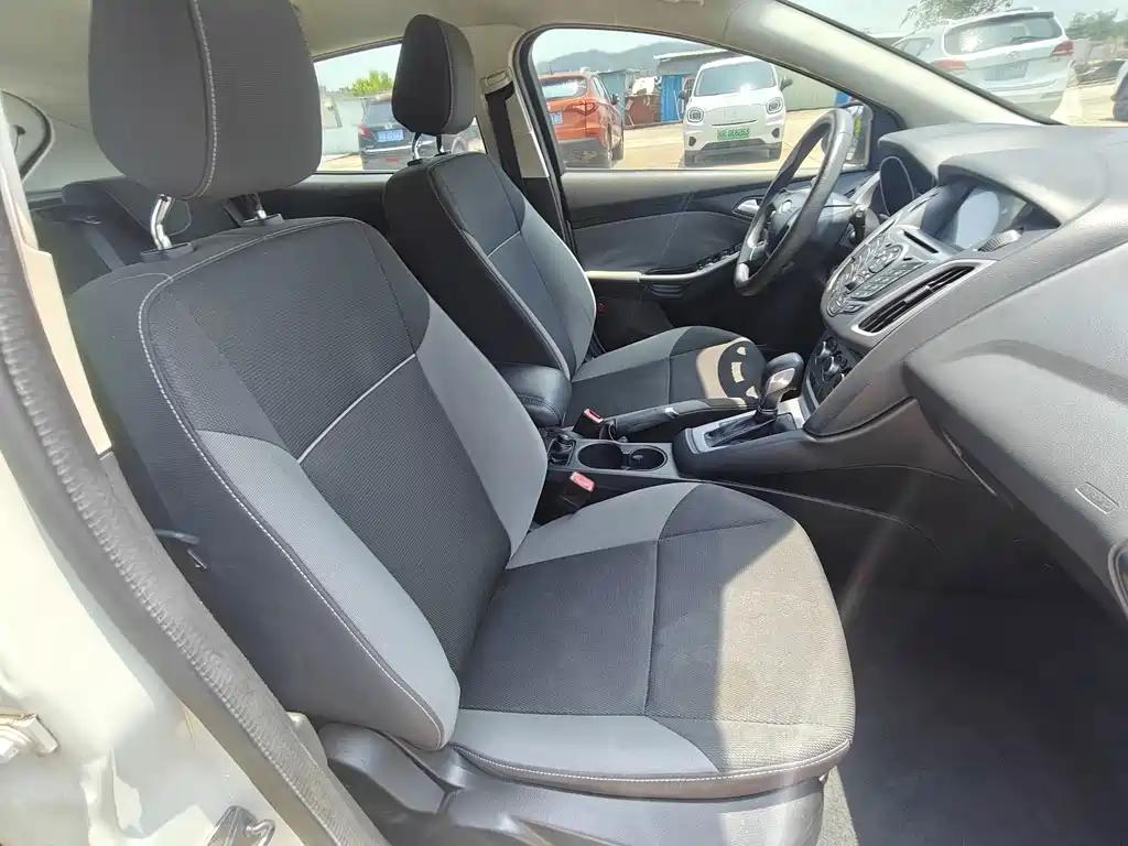 Ford Focus Hatchback 1.6L Auto Comfort Type, фото 8