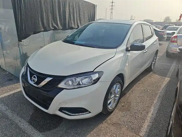 NISSAN TIIDA 2024