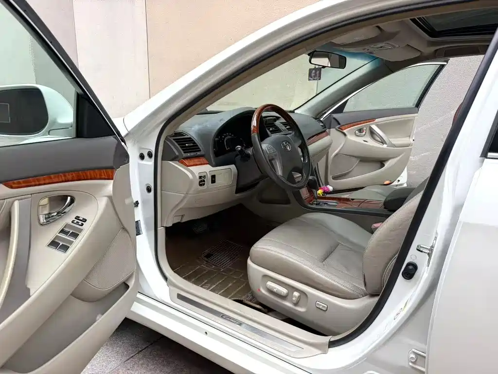 Toyota Camry — миниатюра 5