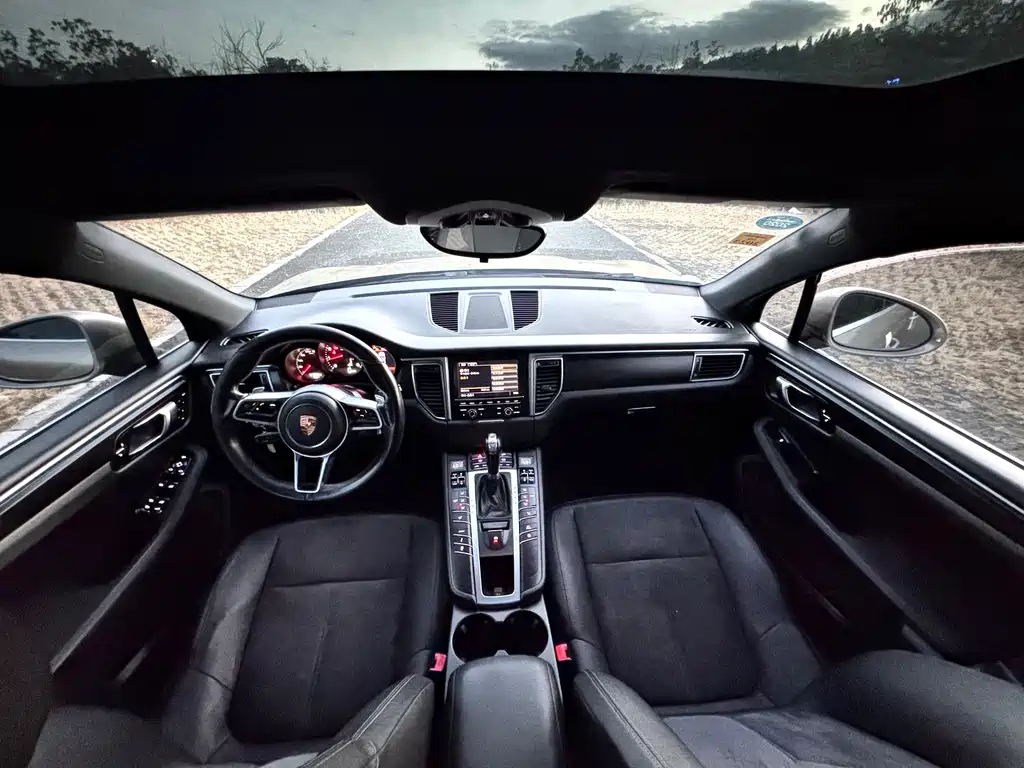 Porsche Macan — миниатюра 8