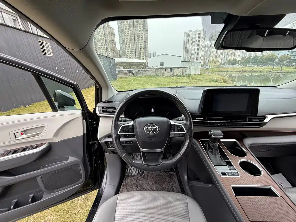 Toyota Sienna 2021 2.5L Luxury