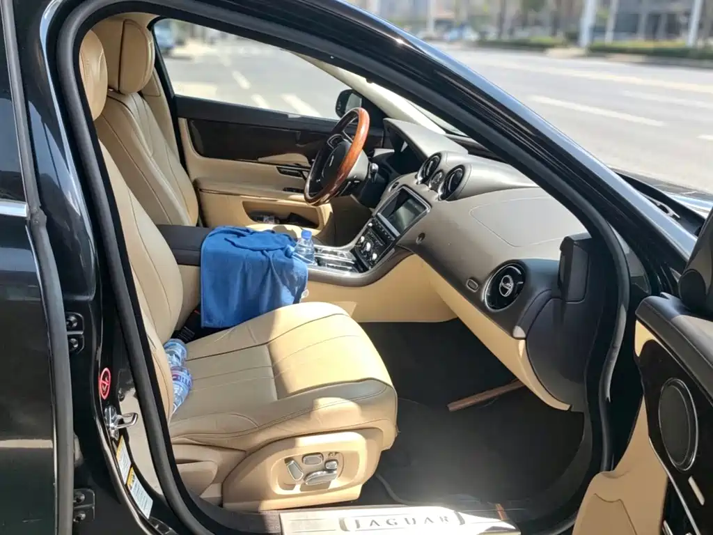 Jaguar XJ — миниатюра 4