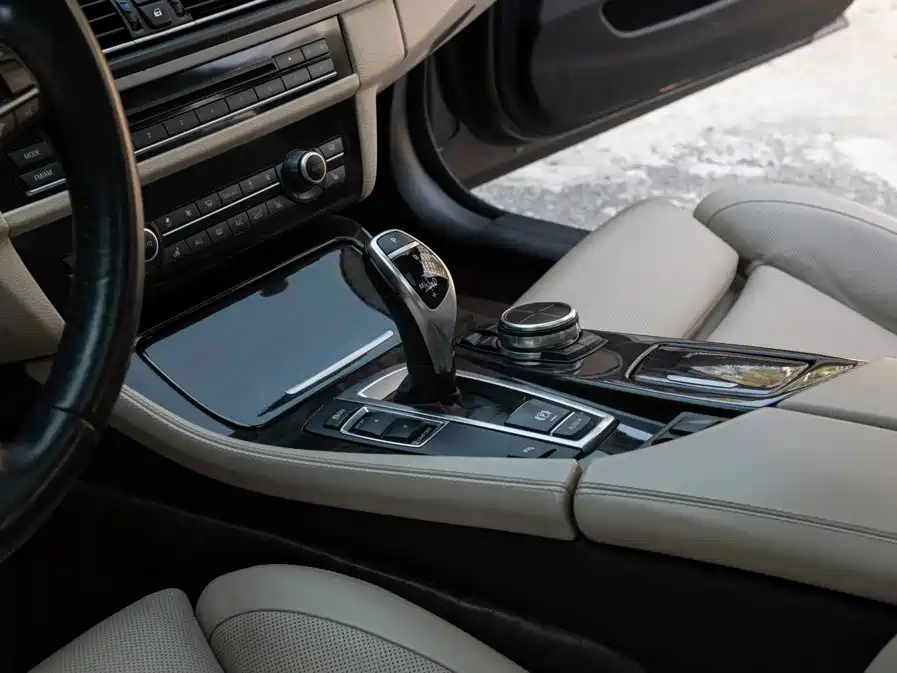BMW 5 Series — миниатюра 10
