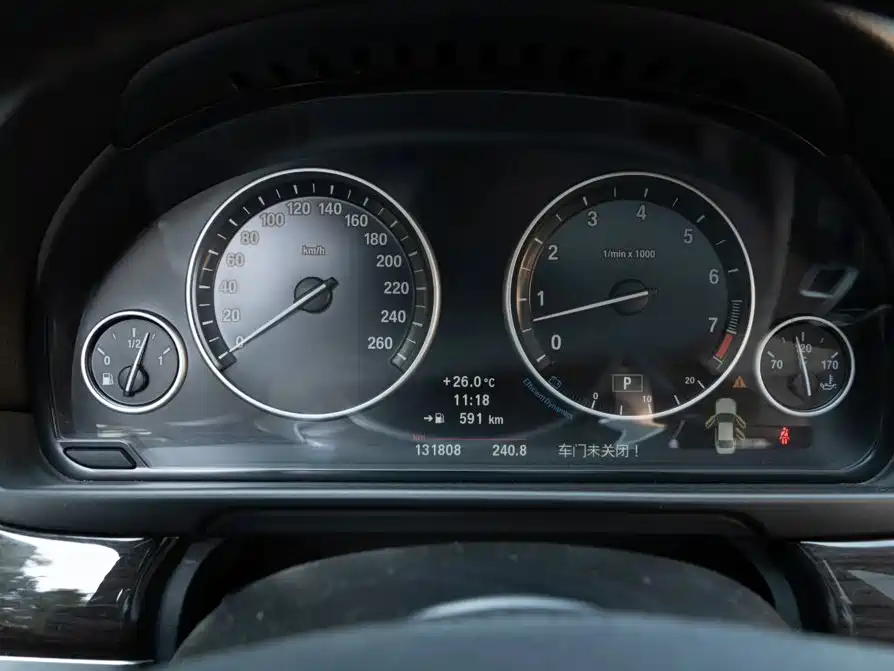BMW 5 Series — миниатюра 12