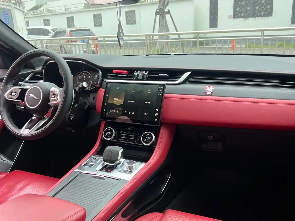 Jaguar F-PACE — миниатюра 13