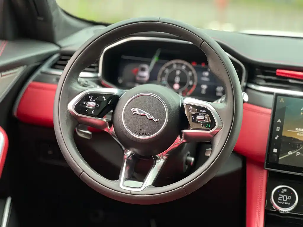 Jaguar F-PACE — миниатюра 14