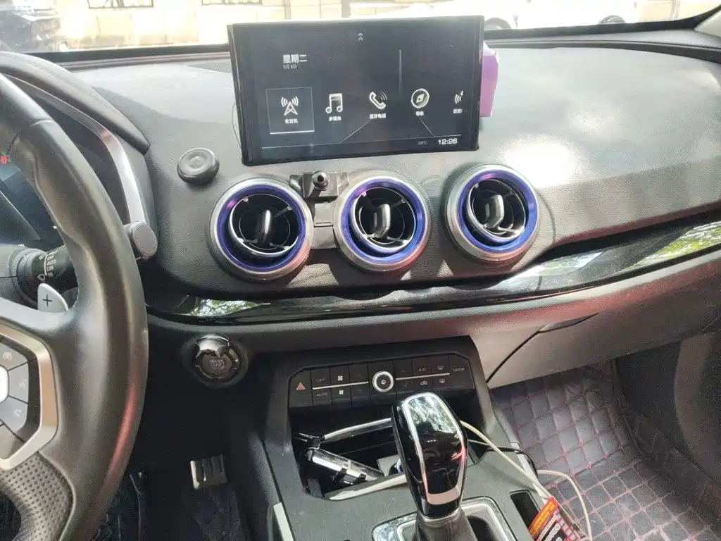 Wey Wey VV5 — миниатюра 9