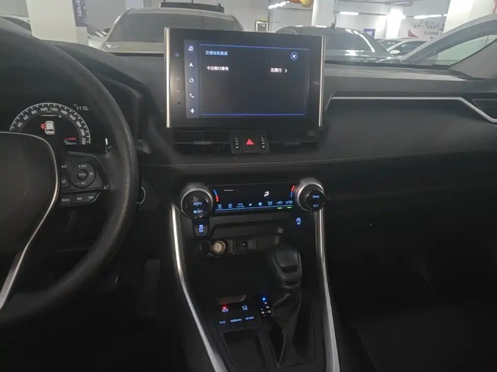 Toyota RAV4 — миниатюра 13