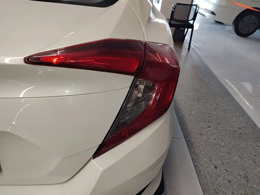 Honda Civic — миниатюра 8