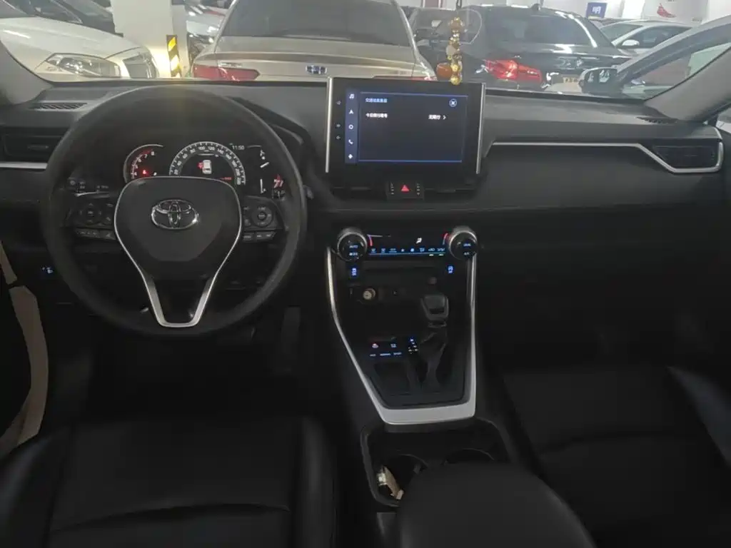 Toyota RAV4 — миниатюра 10