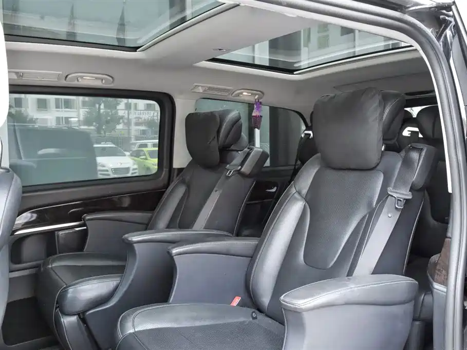 Mercedes-Benz V-Class — миниатюра 17
