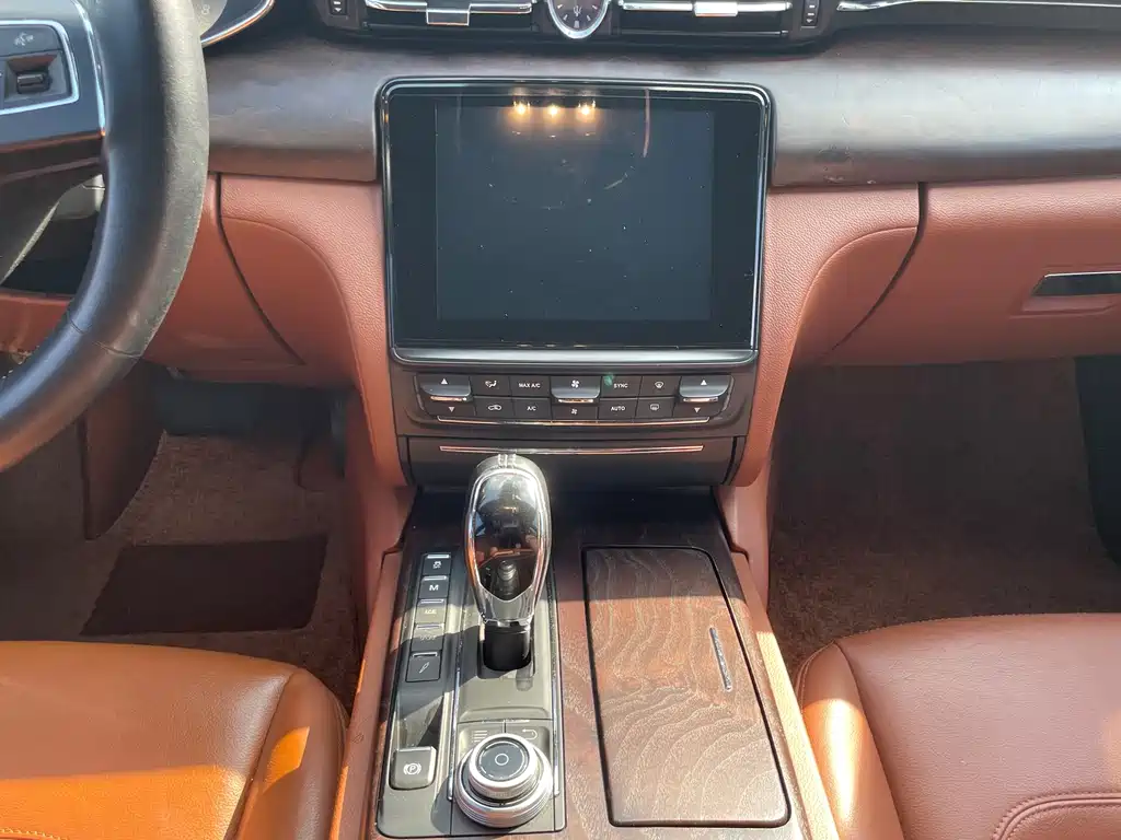 Maserati Quattroporte — миниатюра 9