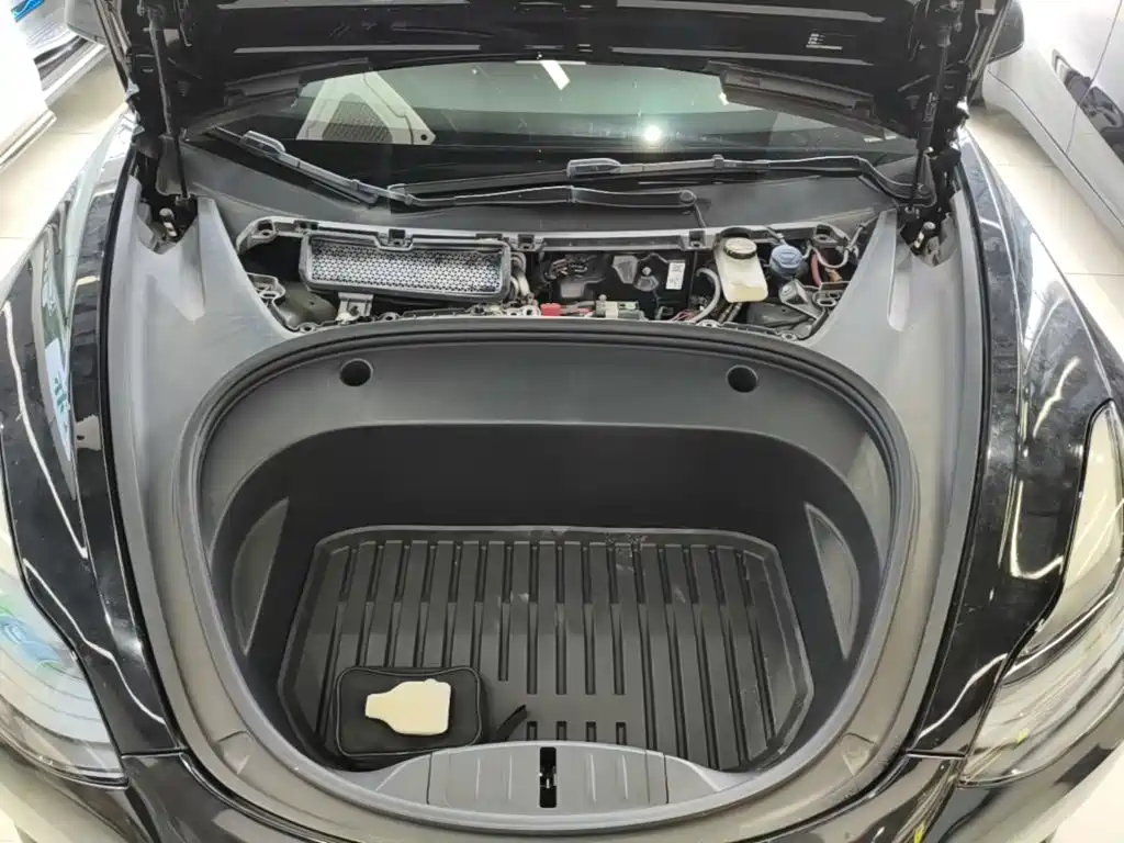 Tesla Model 3 — миниатюра 20