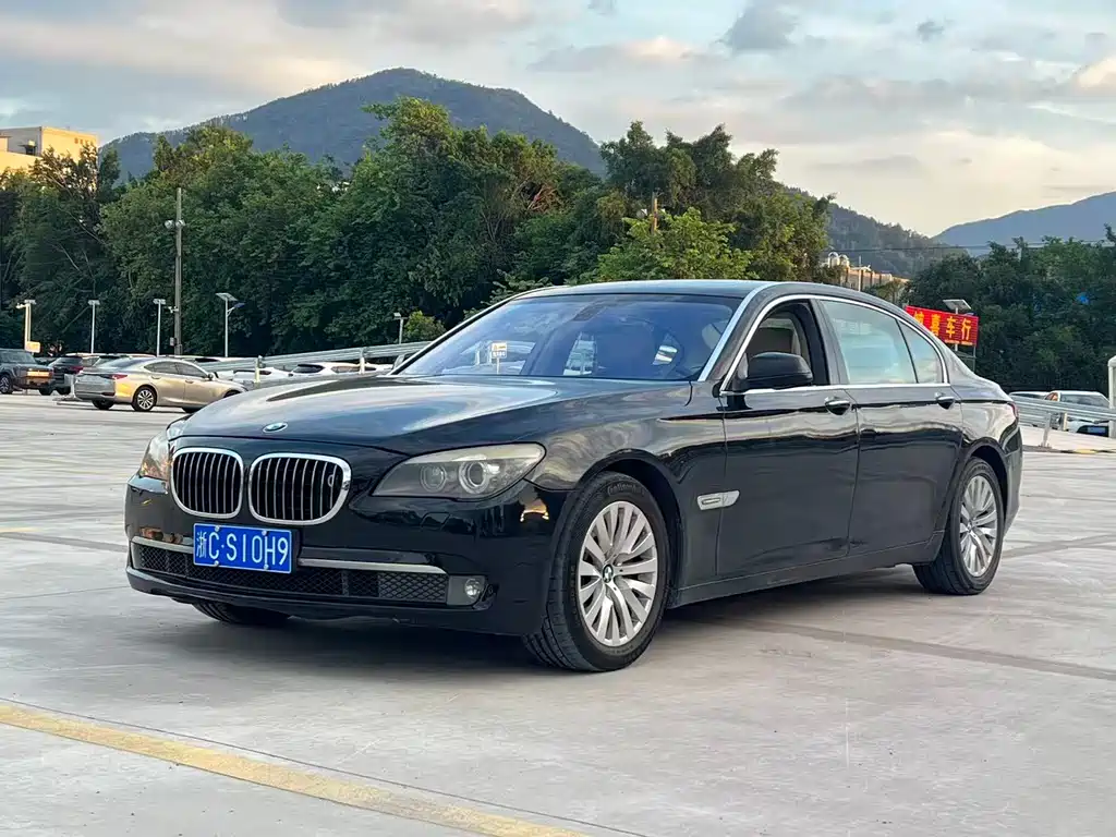 BMW 7 Series — миниатюра 2