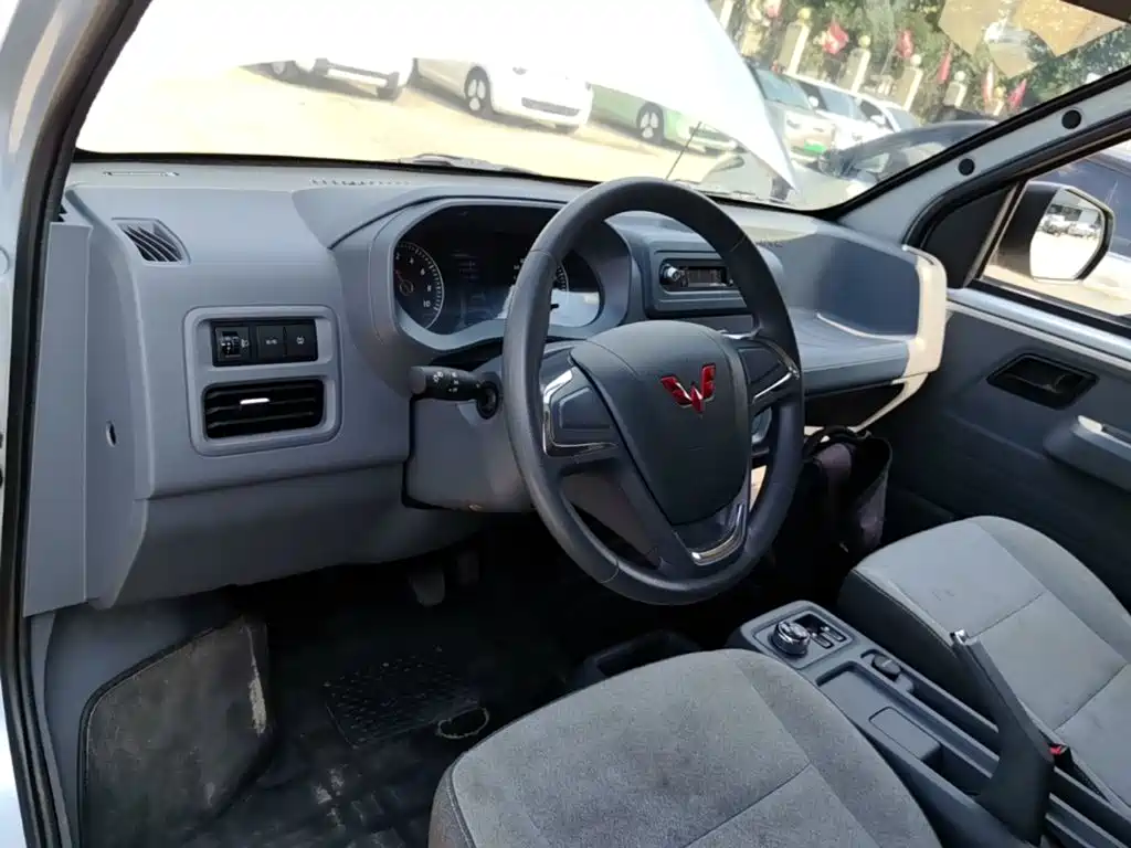 Wuling Yangguang — миниатюра 10