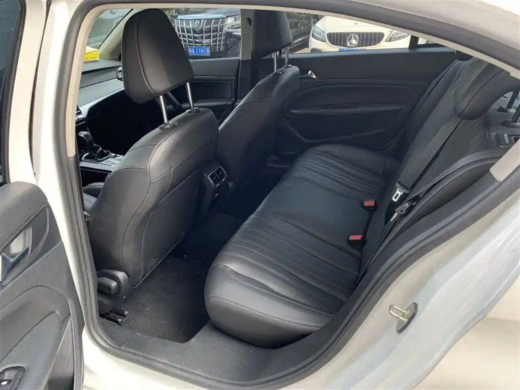 Peugeot 408 — миниатюра 5