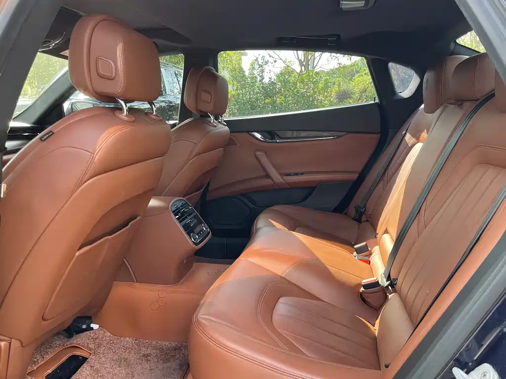 Maserati Quattroporte — миниатюра 7