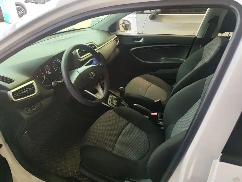 Hyundai Verna - фото 16
