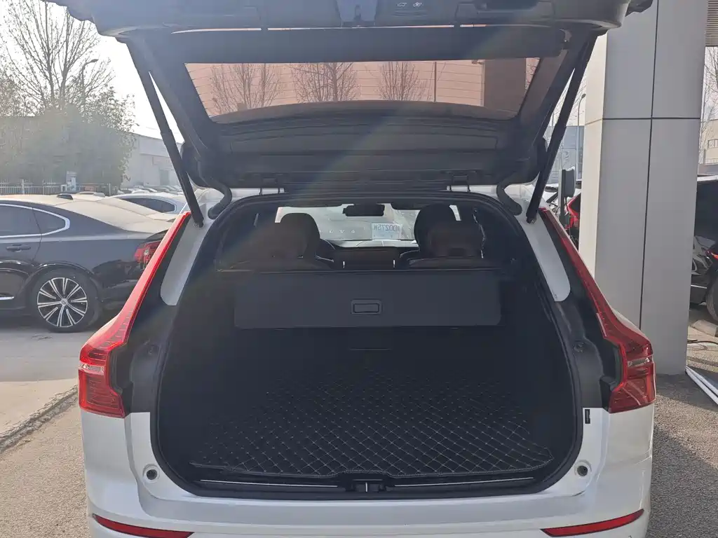 Volvo XC60 2024 T8 Luxury