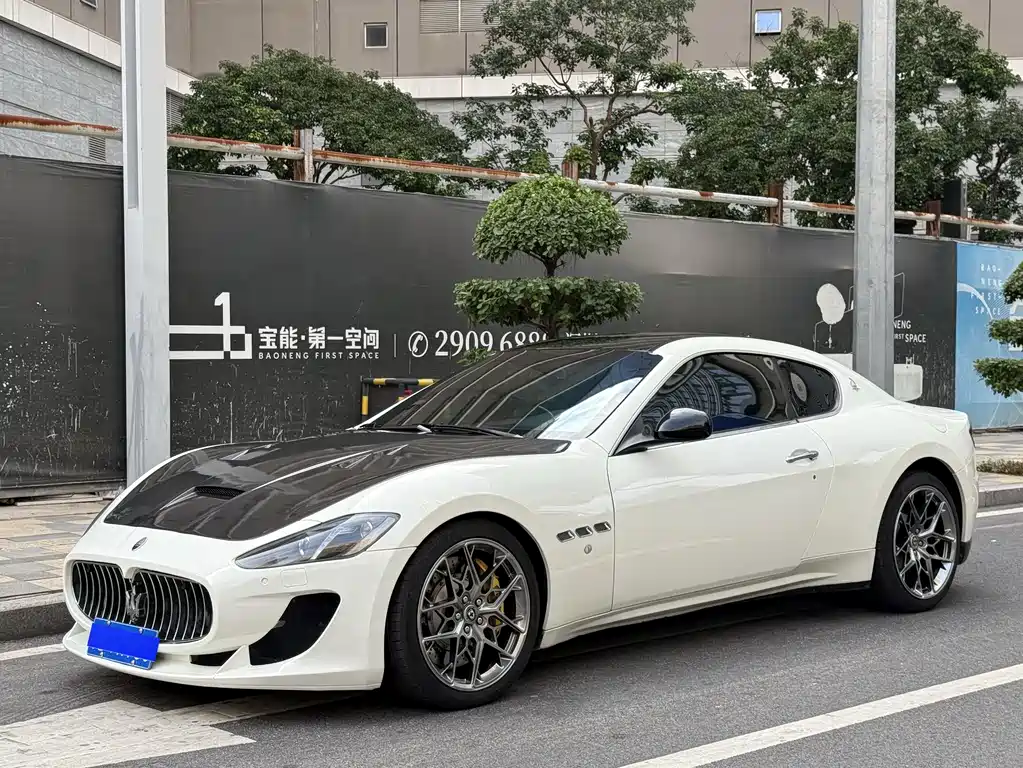 MASERATI GRANTURISMO
