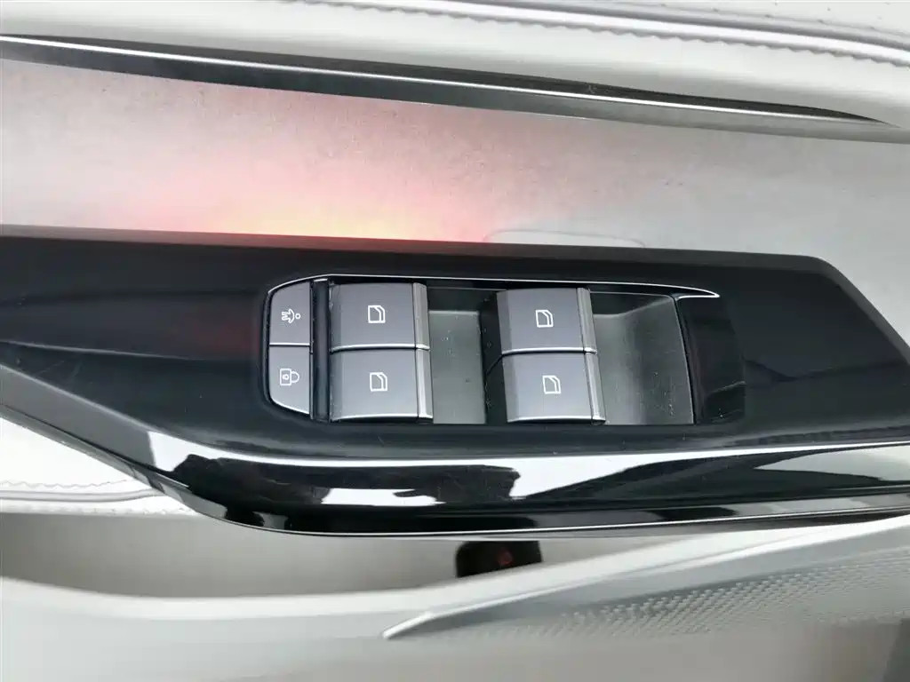 HiPhi GAO HE HIPHI Y